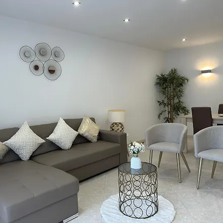 Amazing With Swiming Pool Apartment *